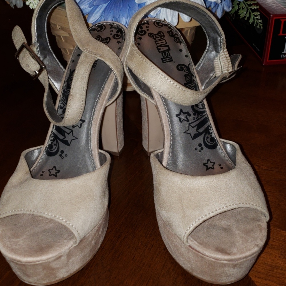 Nude Brash pumps